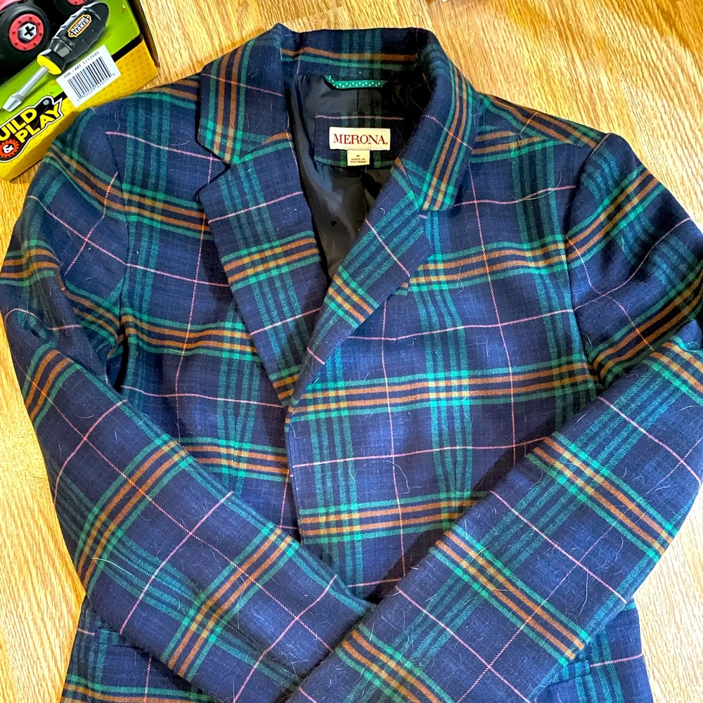 Lightly worn in professional setting